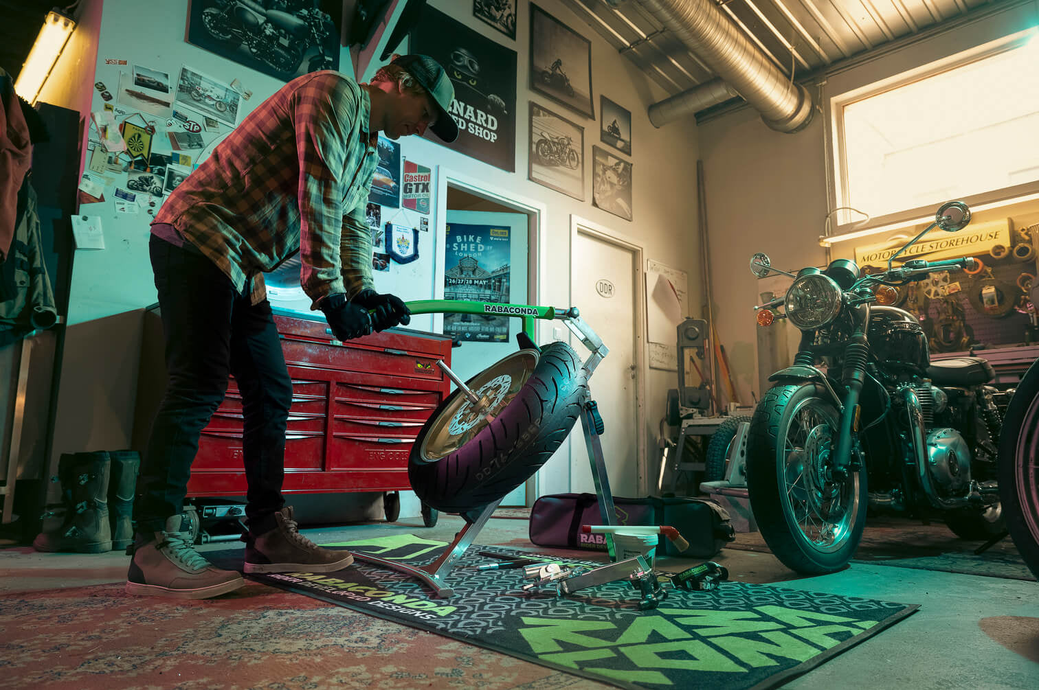Changing_your_own_motorcycle_tires_Rabaconda_0ce9a431-e02c-4f32-866a-9ae9e0d268e3.jpg