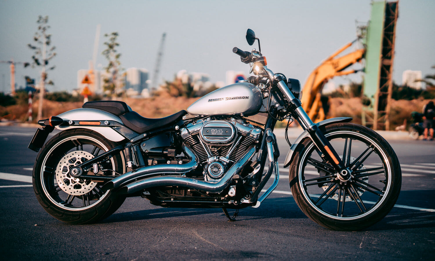 Best Motorcycle Tires for Cruisers in 2023 and How to Change Them