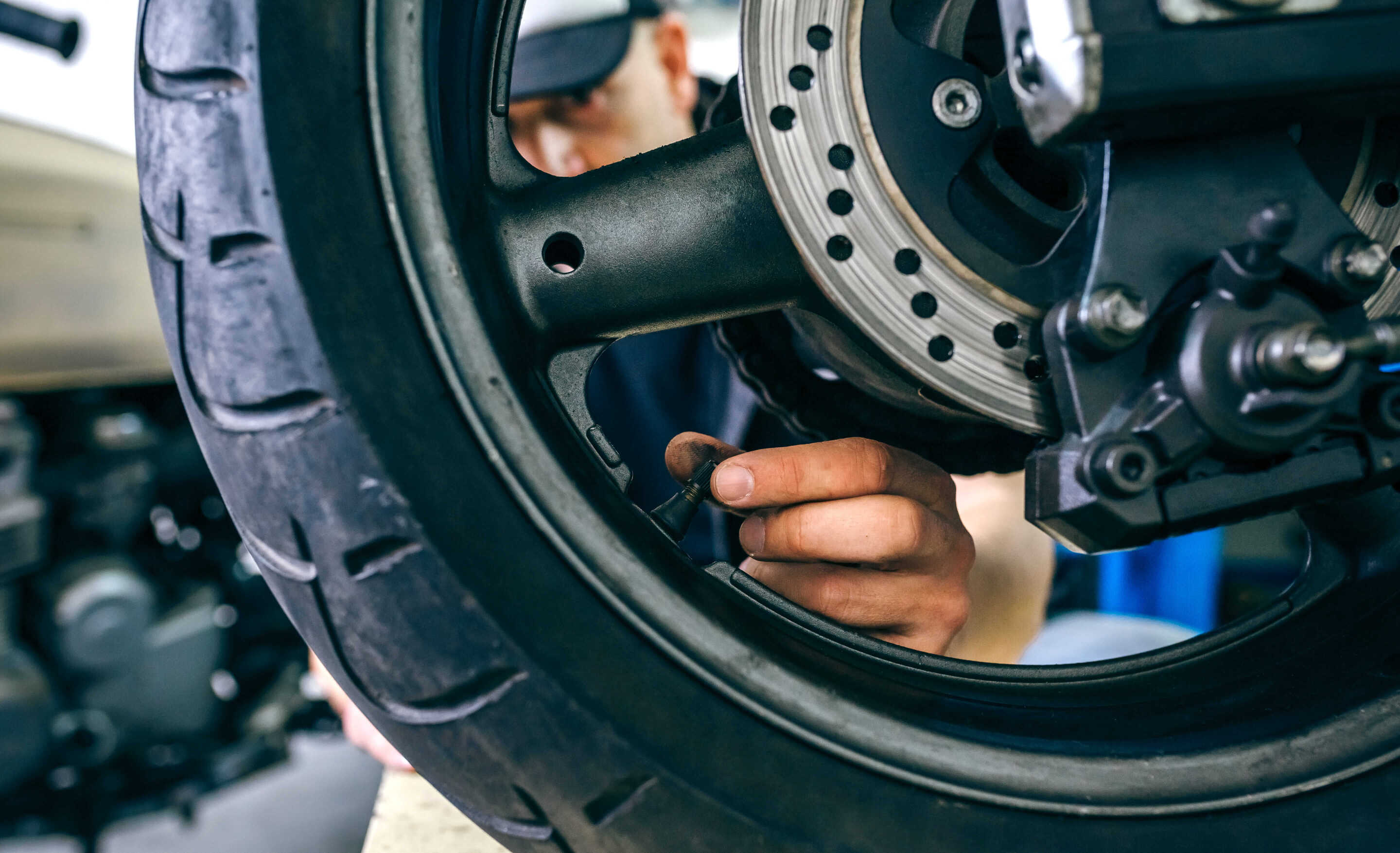 Tubeless motorcycle tire change