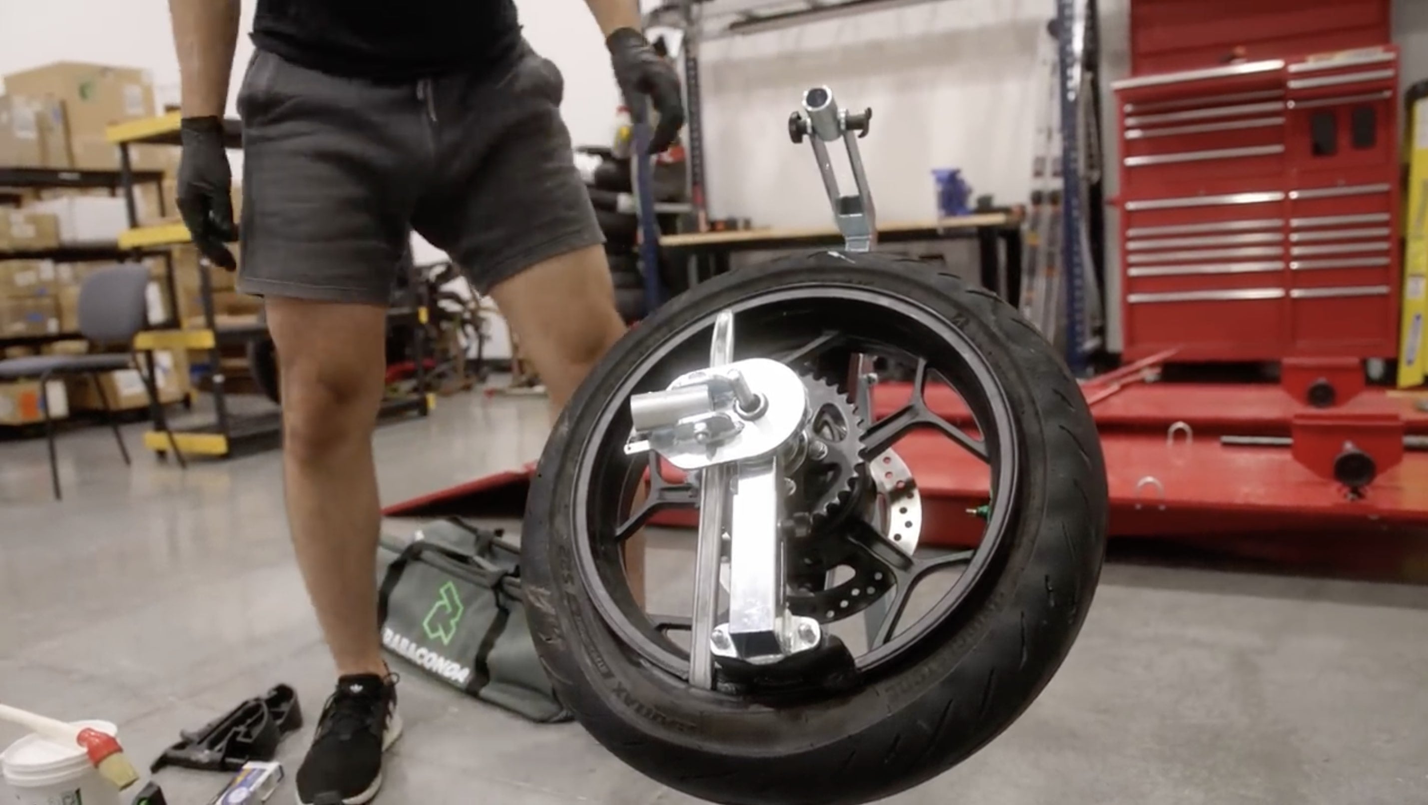Afraid of Changing Your Own Tires? Yammie Noob Shows Why You Shouldn’t Be